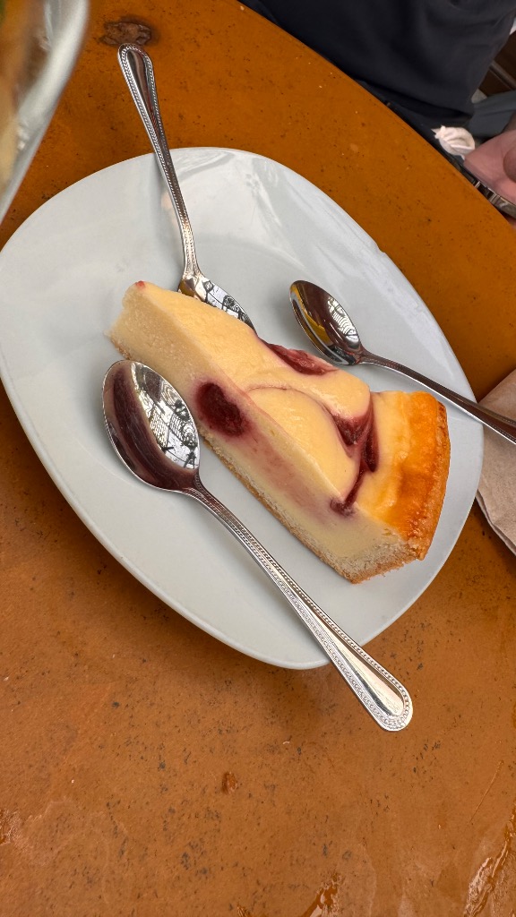 Valoración y opiniones de comida y bebida en Barcelona, Corso Iluzione, Tarta de fresas