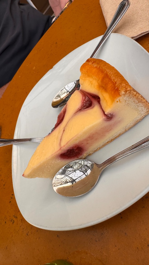 Valoración y opiniones de comida y bebida en Barcelona, Corso Iluzione, Tarta de fresas