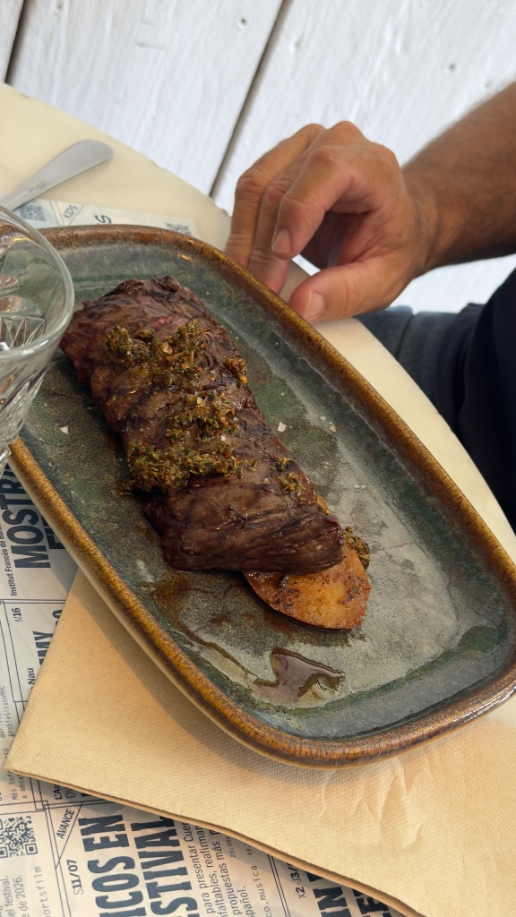 Valoración y opiniones de comida y bebida en Barcelona, El Vintidós, Entraña de ternera a la brasa con patata panadera