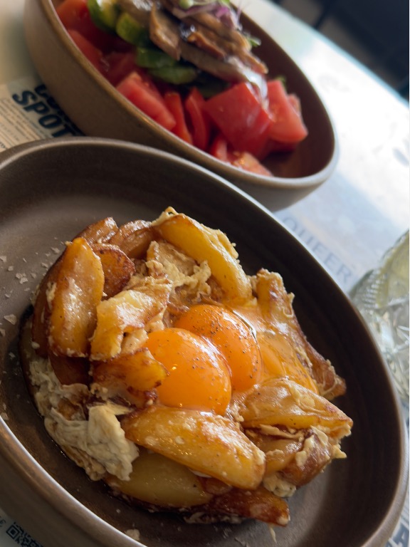 Carta de Restaurantes en Barcelona, El Vintidós, Huevos rotos