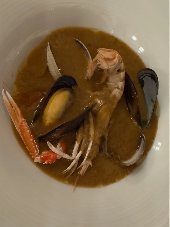 Recomendación gastronómica de Barcelona: La sopa de Picasso de pescado de roca y sus mariscos