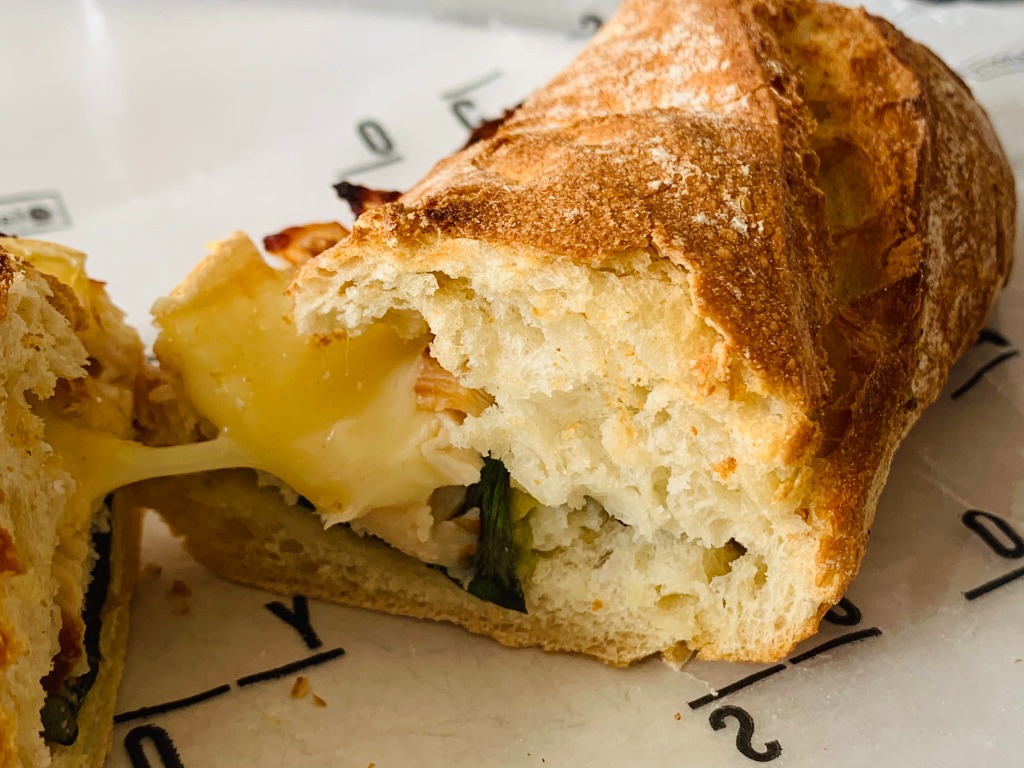 Carta de Restaurantes en Barcelona, Faborit L´illa Diagonal, Panino pollo, aguacate y brie