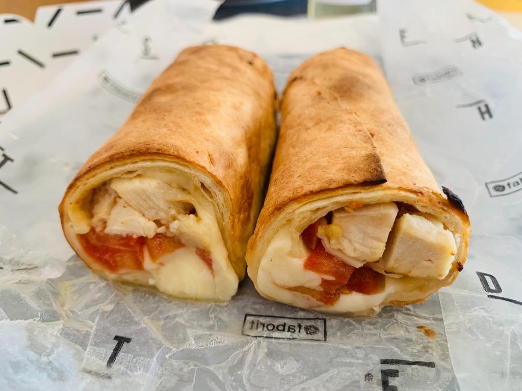 Carta de Restaurantes en Barcelona, Faborit L´illa Diagonal, Wrap de pollo y queso