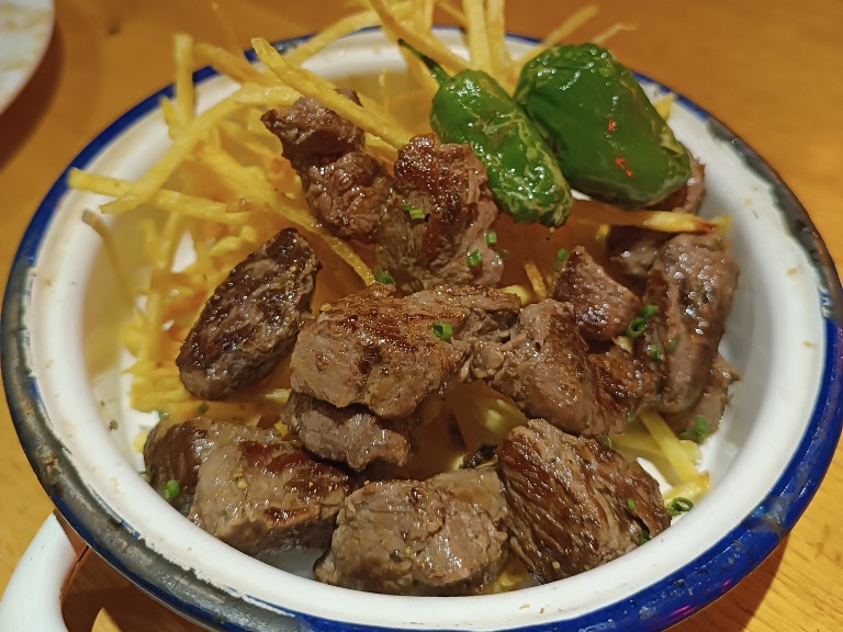 Carta de Restaurantes en Barcelona, Grill Restaurant, Dados de solomillo a la pimienta