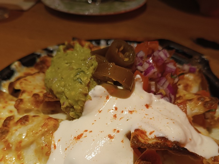 Carta de Restaurantes en Barcelona, Grill Restaurant, Nachos con queso y guacamole
