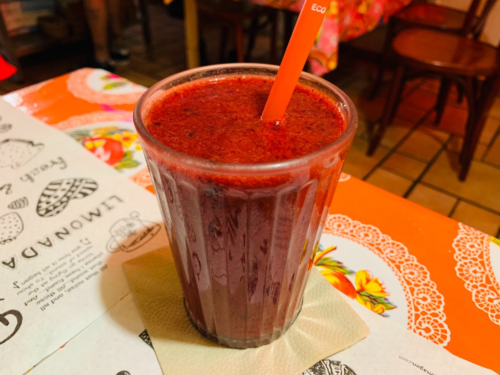 Menu of Restaurants in Barcelona, La Desayunería, Zumo de frutos rojos, plátano, berries y naranja