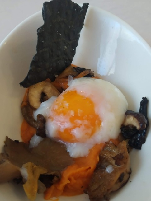 Carta de Restaurantes en Barcelona, La Palmera, Huevo a baja temperatura con setas y parmentiere de boniato