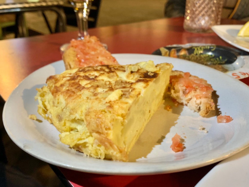 Carta de Restaurantes en Barcelona, La Revolta, Pincho de tortilla de patata (con pan con tomate)