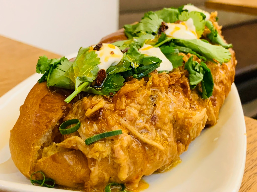 Menu of Restaurants in Barcelona, Last Monkey, Butter Chicken Brioche