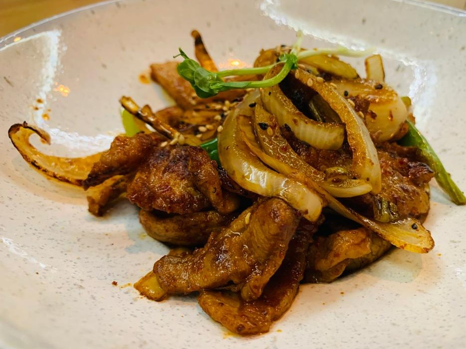 Menu of Restaurants in Barcelona, Makkoli, Jeyuk bokkum (panceta picante salteada con verduras)