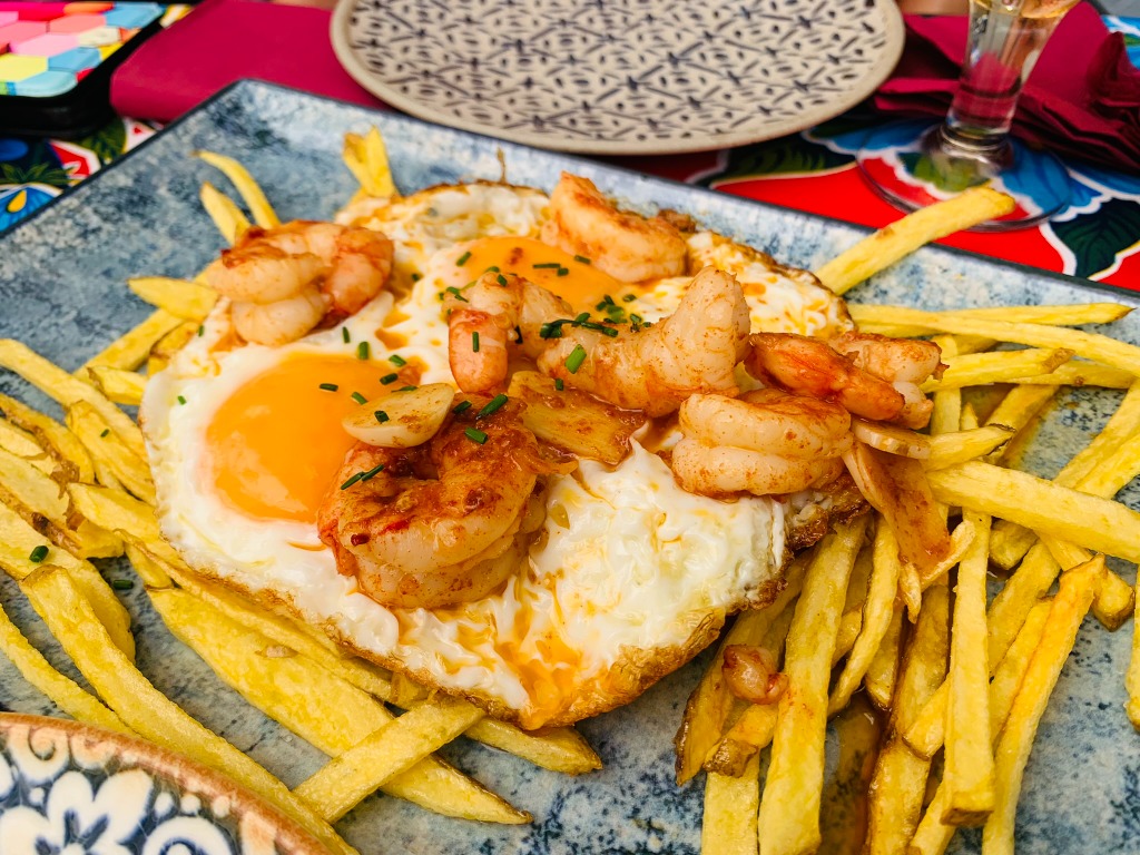 Menu of Restaurants in Barcelona, Manteca Vermutería y Tapas, Huevos fritos con gambas al ajillo