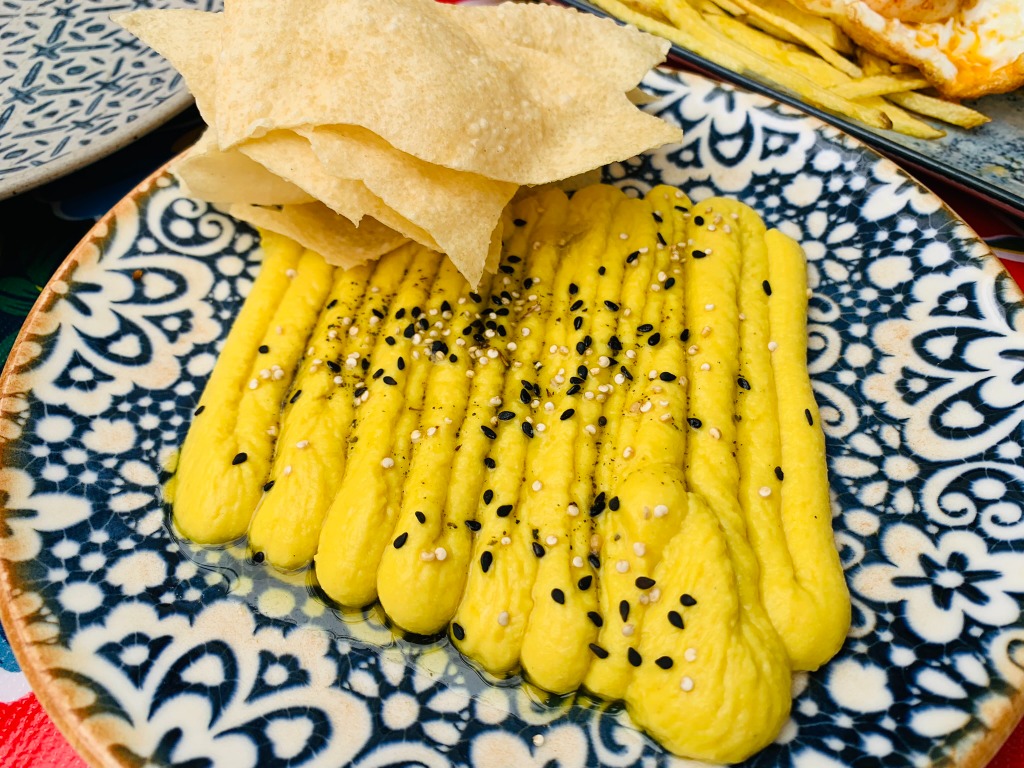 Menu of Restaurants in Barcelona, Manteca Vermutería y Tapas, Hummus cremoso de garbanzos y al zaatar