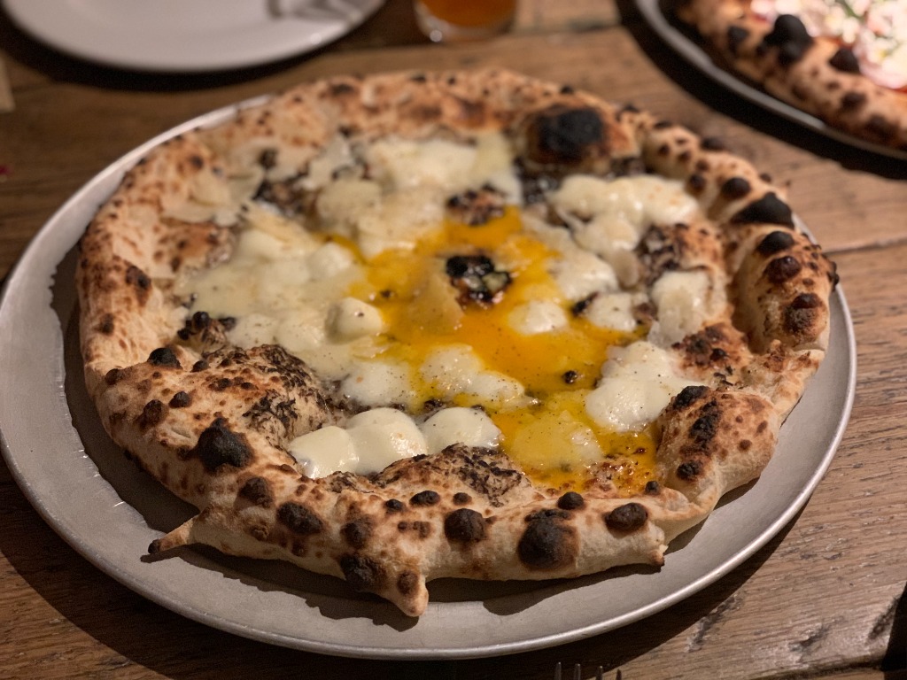 Menu of Restaurants in Barcelona, Parking Pizza, Trufa negra, fontina, huevo y parmesano