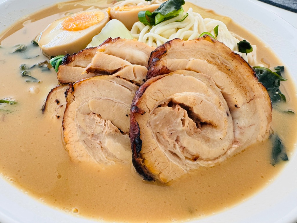 Carta de Restaurantes en Barcelona, Ramen-ya SENBA ZURU, R1M. Ramen De Miso Con Chatsu, Bambú, Cebolletas, Wakame, Huevo, Pak Choi Y Narutomaki Con Caldo De Pollo Y Cerdo