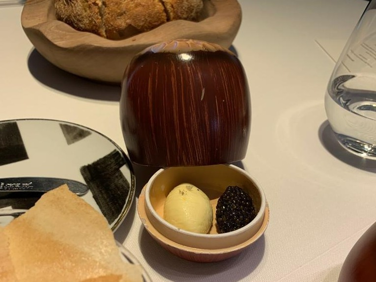 Carta de Restaurantes en Barcelona, Restaurant ABaC, Mantequilla avellana montada con finas cortezas de pan y caviar