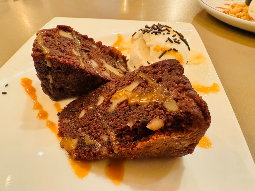 Menu of Restaurants in Barcelona, Restaurant L´Enric, Brownie de chocolate sin gluten con helado de coco