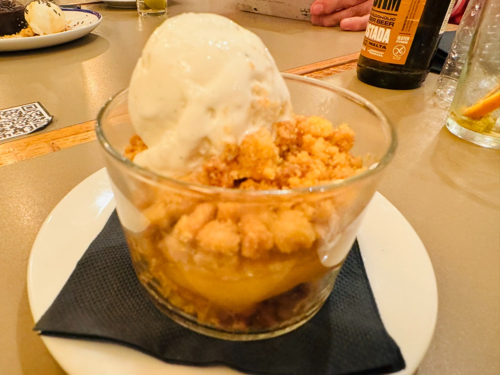Menu of Restaurants in Barcelona, Restaurant L´Enric, Crumble de manzana con helado de vainilla