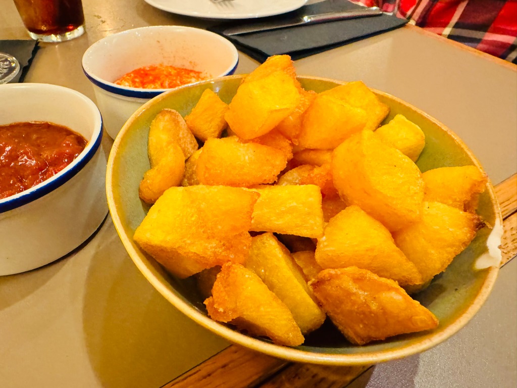 Menu of Restaurants in Barcelona, Restaurant L´Enric, Patatas bravas