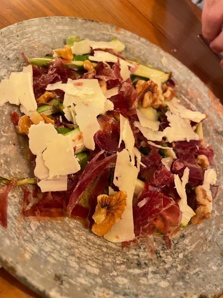Carta de Restaurantes en Barcelona, Rustic BCN, Espárragos trigueros con jamón y parmesano