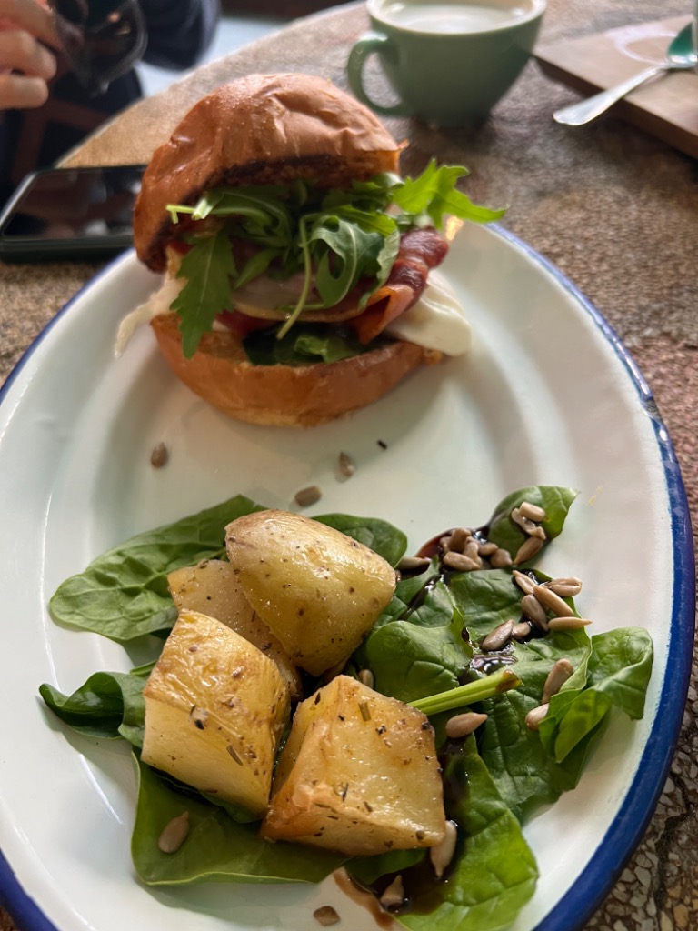 Carta de Restaurantes en Barcelona, Sabio Infante Brunch and Coffee, Tremendo benedict bun