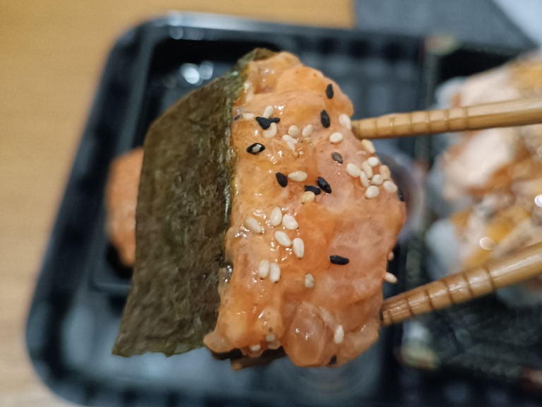 Menu of Restaurants in Barcelona, Sushi Day, Gunkan Salmón (2 uds.)