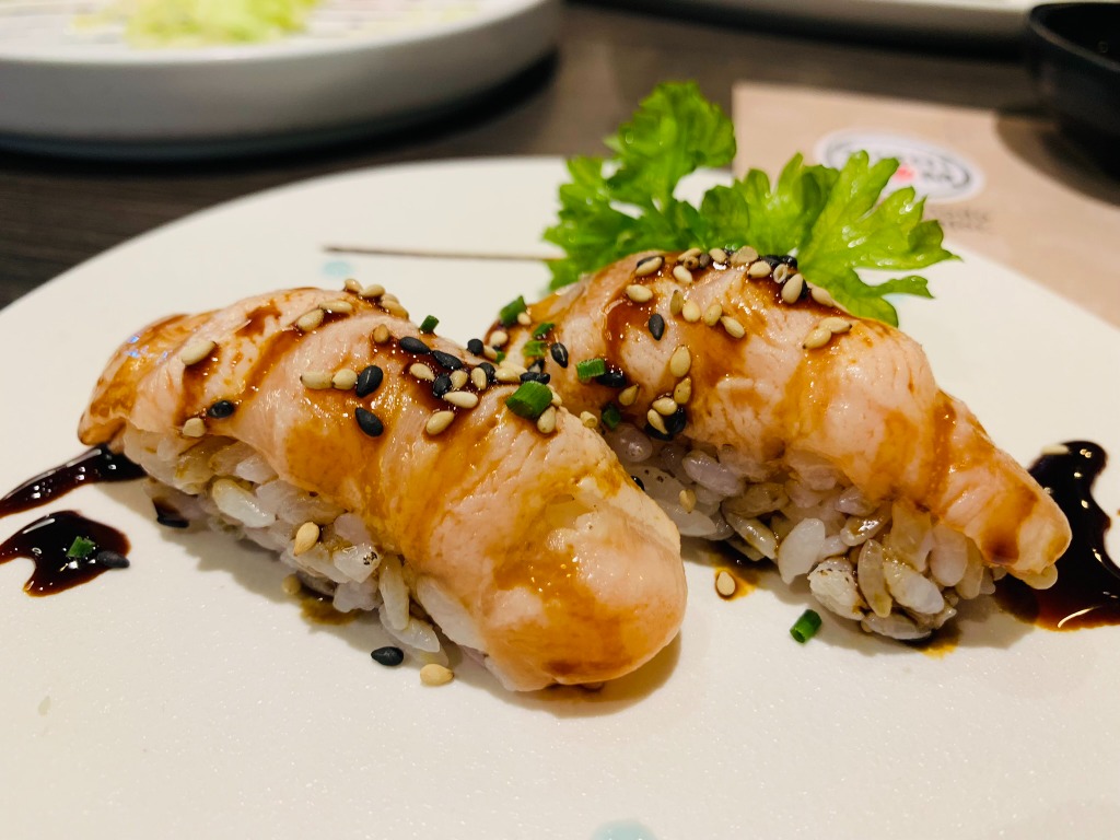 Menu of Restaurants in Barcelona, Sushisom C.C. La Farga Hospitalet de Llobregat, Nigiri de salmón flameado