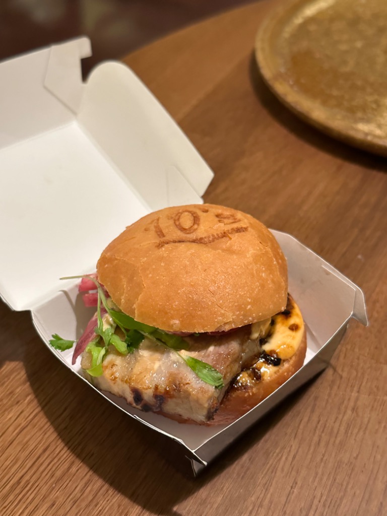 Carta de Restaurantes en Barcelona, Ten's Tapas Restaurant Barcelona, Brioche Frito de panceta con salsa yakiniku casera, mahonesa koreana