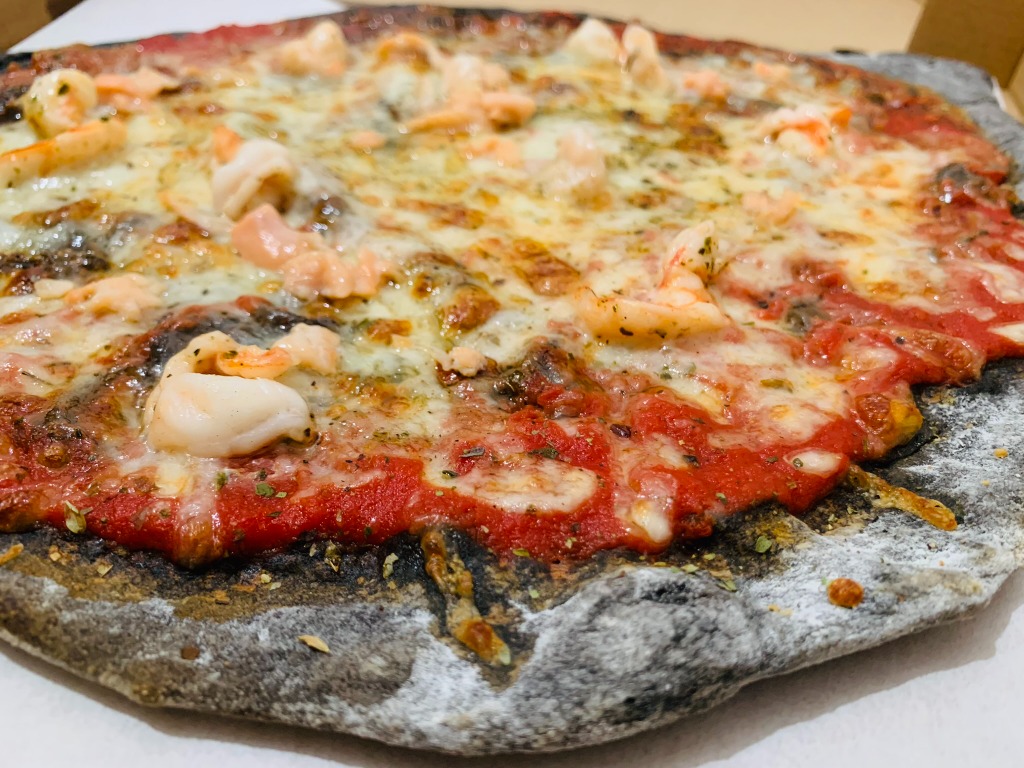 Menu of Pizza Shops in Barcelona, TITINO'S, Tirreno con masa negra de tinta de calamar