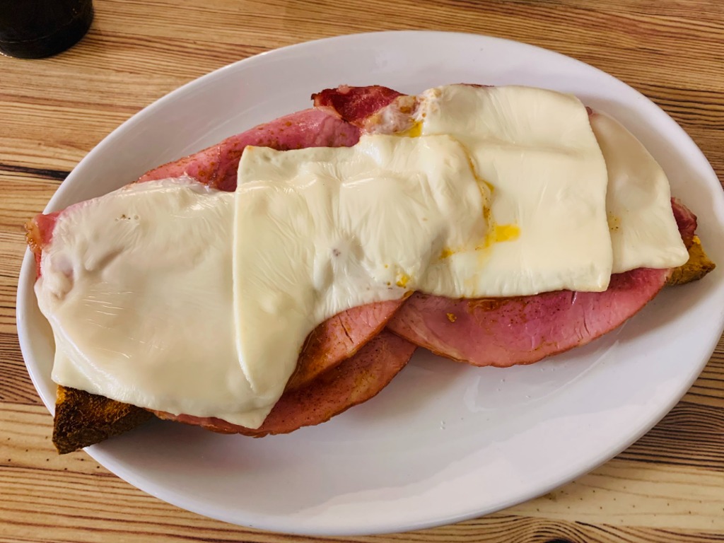 Carta de Bares en Barcelona, Vermuteria la Cova de la Mari, Torrada de lacón y queso fundido