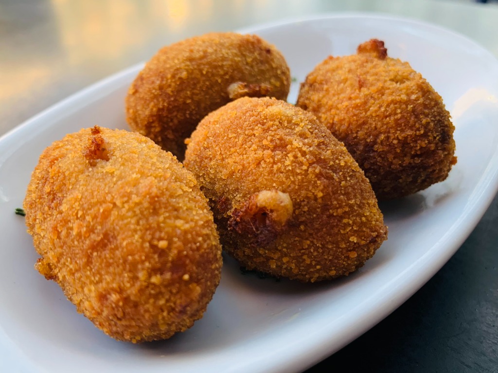 Menu of Restaurants in Barcelona, Vermuteria La Guapa, Croquetas de rabo de toro 4ud.