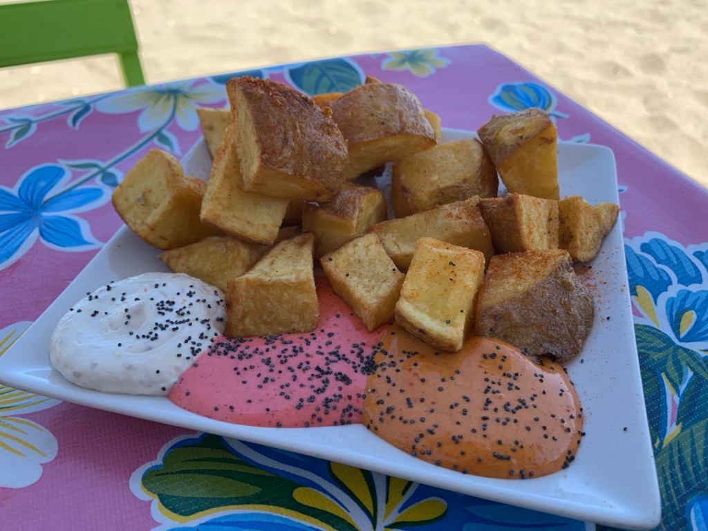 Carta de Restaurantes en Benalmádena, Chiringuito La Cubana, Bravas-Se-Me-Enamora-El-Alma