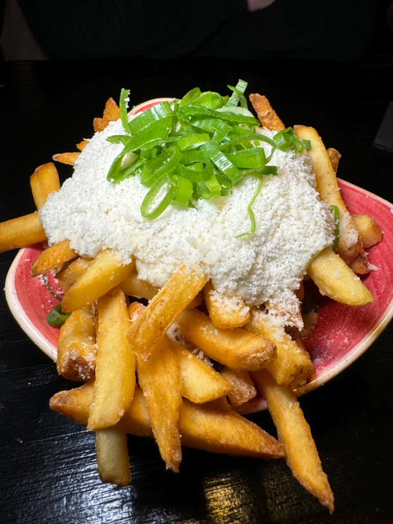 Menu of Restaurants in Benidorm, BASEBURGER® Benidorm, Patatas con parmesano y salsa de trufa