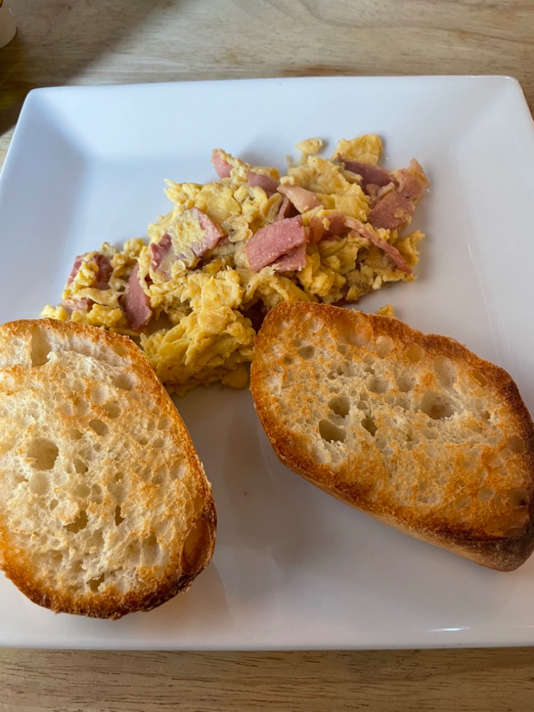Menu of Restaurants in Benidorm, Bendita Lokura 73, Tostada con huevos revueltos y bacon