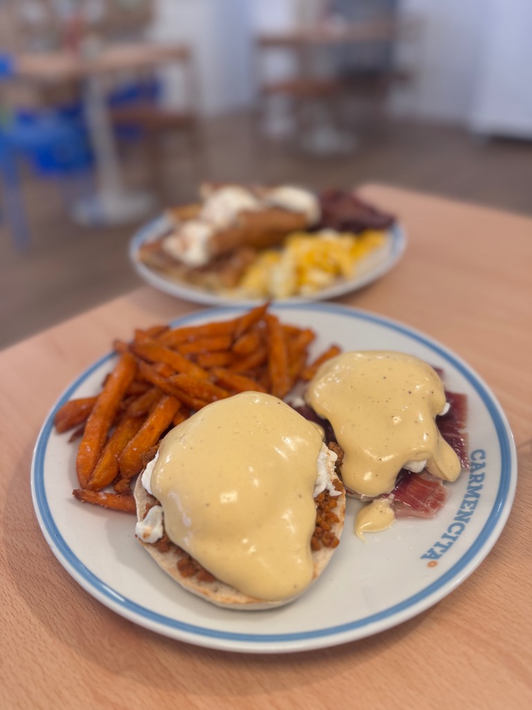 Recomendación gastronómica de Benidorm: Huevo benedictino de jamón de bellota