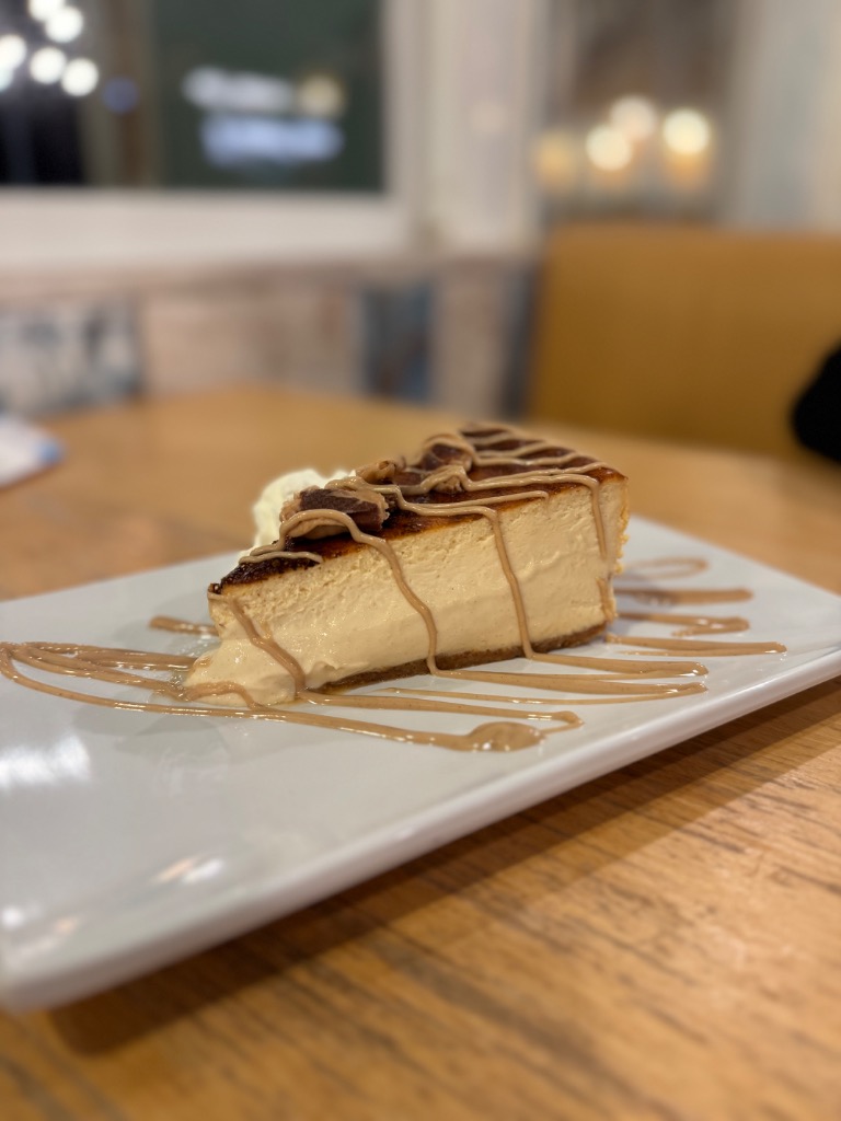 Menu of Restaurants in Benidorm, Chiringuito Beach Benidorm, Tarta de queso con kinder