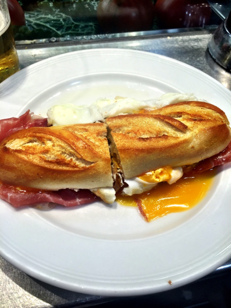 Carta de Restaurantes en Benidorm, GAZTELUTXO, Jamón Ibérico con huevo frito