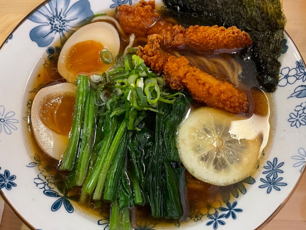 Menu of Restaurants in Benidorm, Hakata Ramen ( Benidorm), Ramen de pollo. Fideos frescos de trigos con sopa de pollo, pollo frito, huevo, alga nori y verduras