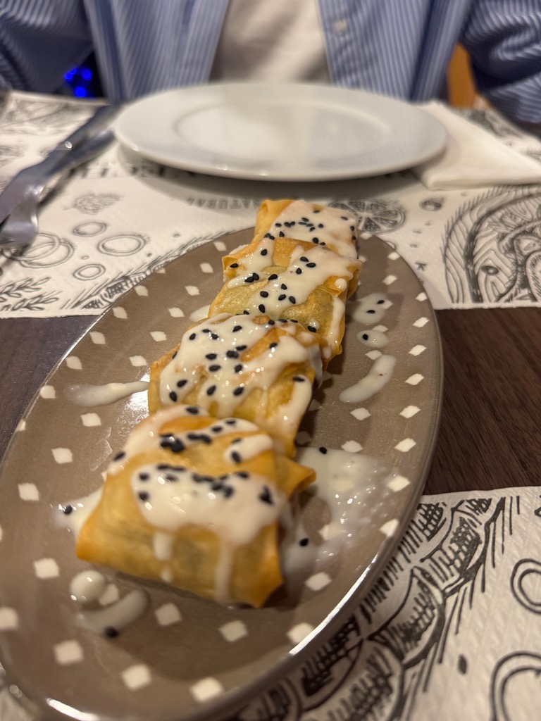 Gastronomy recommendation in Benidorm: Saquitos de masa filo con carne y bechamel