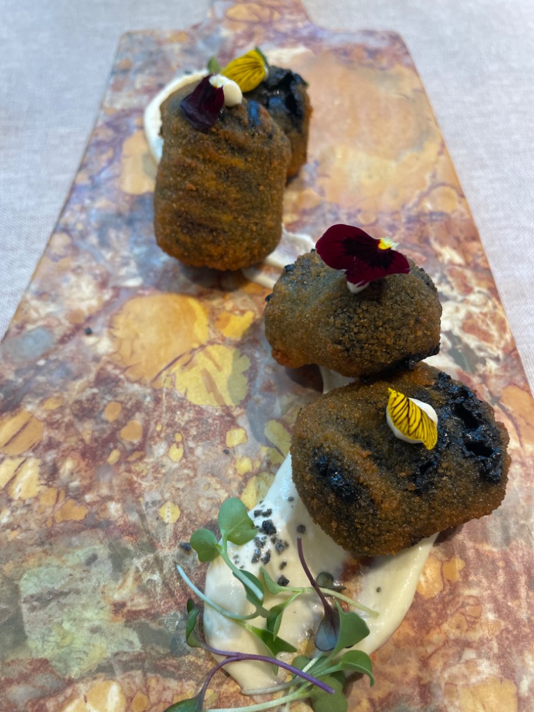 Carta de Restaurantes en Benidorm, Malaspina Benidorm, Croqueta de chipirón🦑 con ali oli de manzana🍏