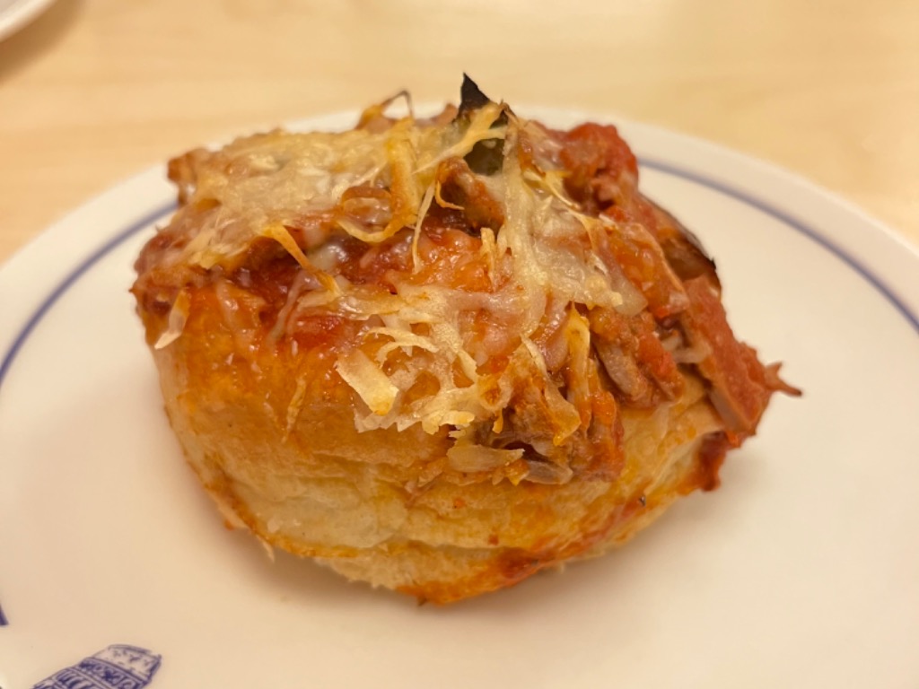 Carta de Restaurantes en Benidorm, Pinsa di Roma Benidorm, Bollo de pan relleno de ragú