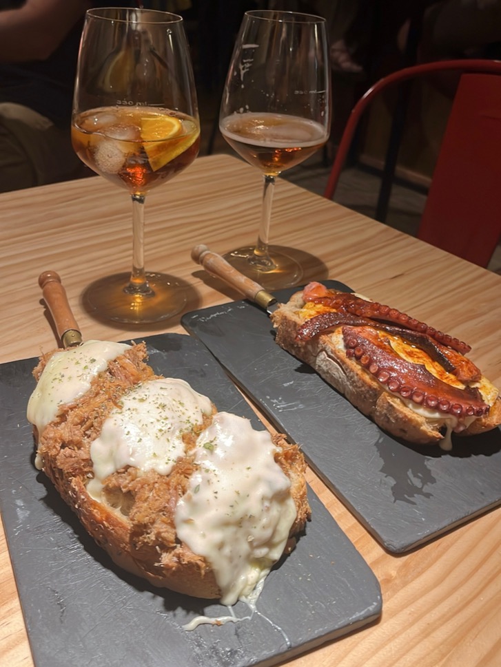 Gastronomy recommendation in Betanzos: Tosta de pulpo con queso del país