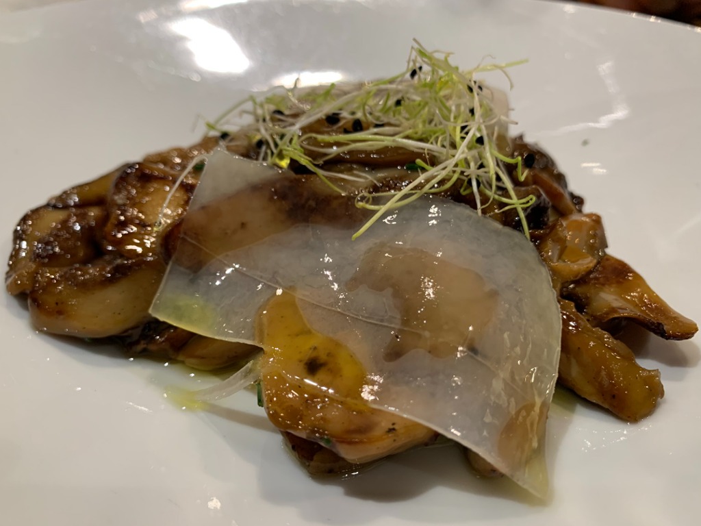 Carta de Restaurantes en Bilbao, Asador Arde Bilbao, Hongos a la brasa con crema trufada y papada ibérica