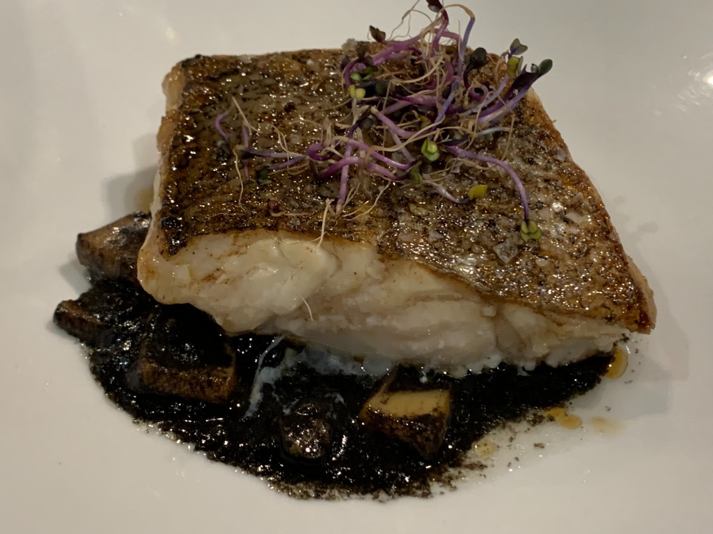 Carta de Restaurantes en Bilbao, Asador Arde Bilbao, Merluza de pintxo con guiso de beguihandi
