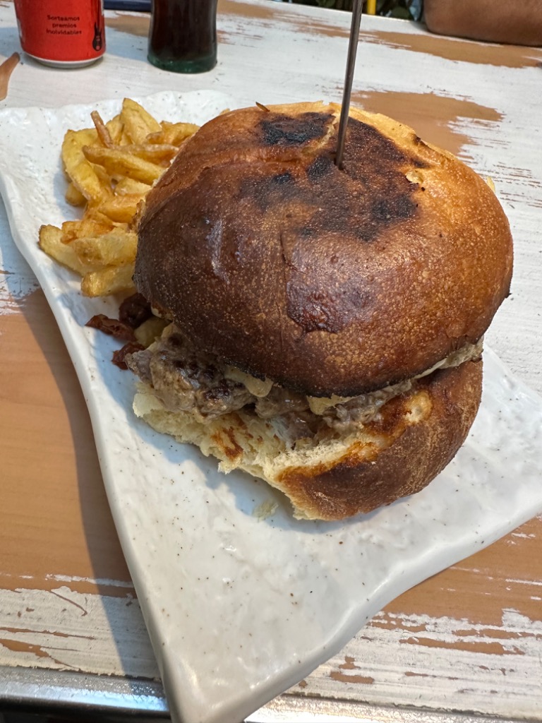 Carta de Restaurantes en Blanes, Can Pelao, Hamburguesa cheeseburger