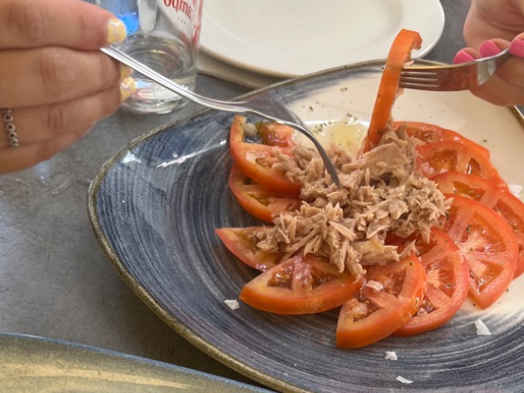 Carta de Restaurantes en Cádiz, Bar Er Beti, Tomate aliñao con atún