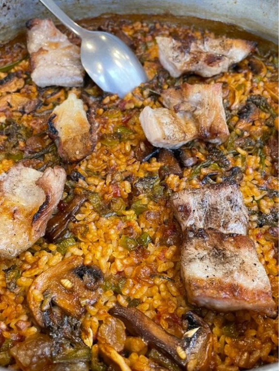 Gastronomy recommendation in Calpe: Arroz de cerdo con setas y verduras