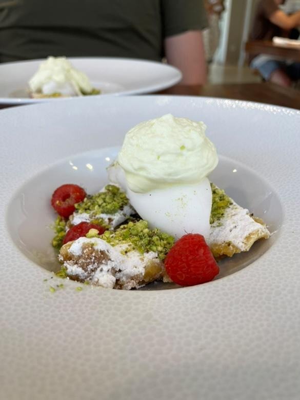 Gastronomy recommendation in Calpe: Lemon pie con espuma de menta y merengue