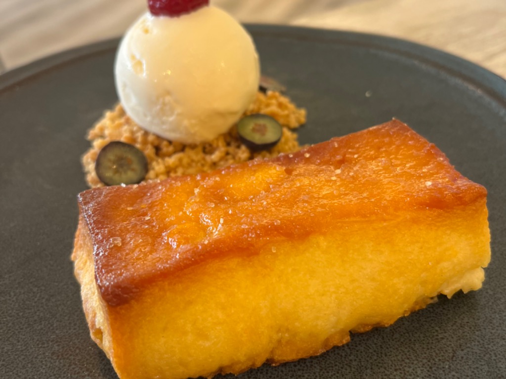 Carta de Restaurantes en Calpe, Mare Beach Restaurant, Pain perdu con helado de vainilla