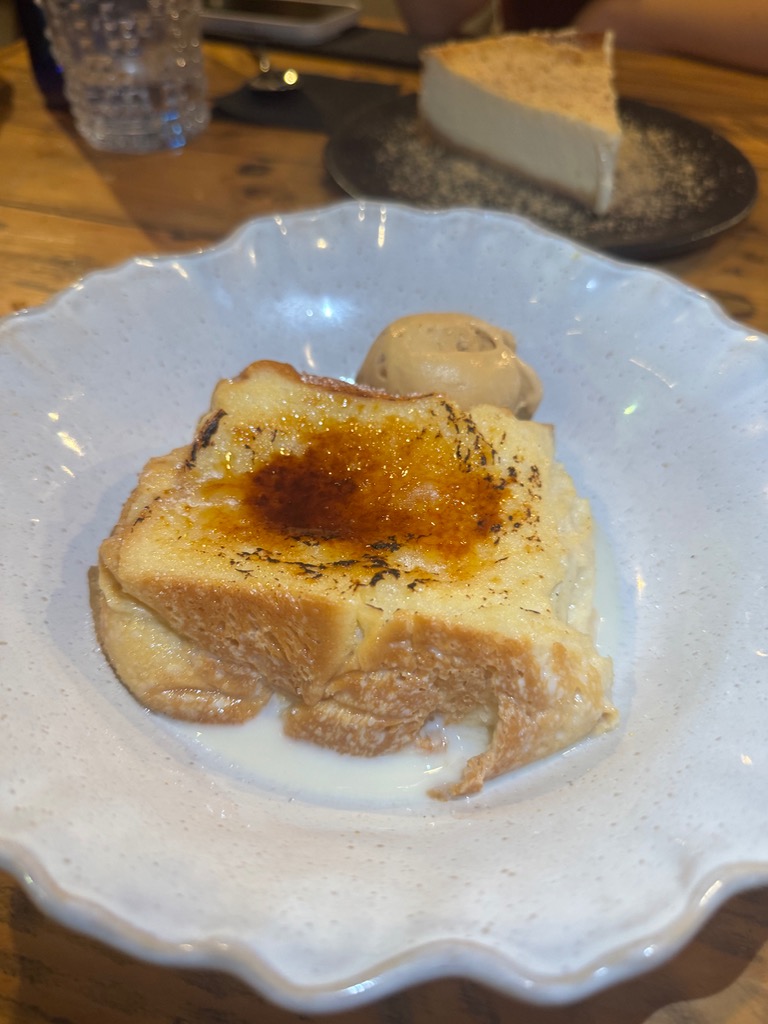 Carta de Restaurantes en Campell, Mordida Restaurante, Torrija Especiada con Helado de Turrón de Jijona Suprema