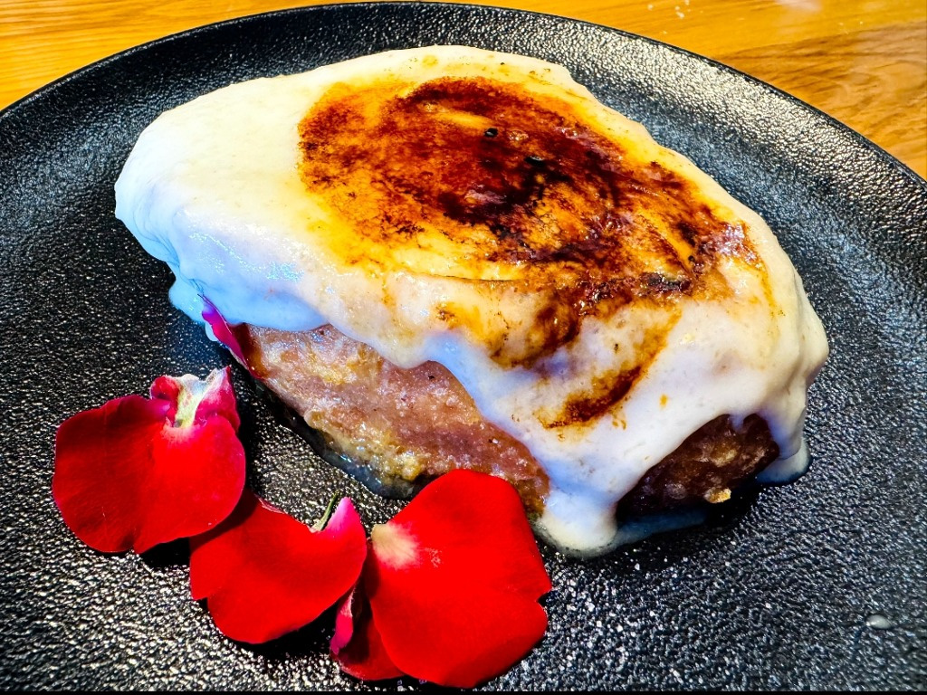 Menu of Restaurants in Cangas de Onis, Restaurante El Molín de la Pedrera, Torrija de pan artesano con crema de arroz con leche